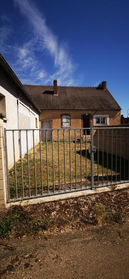 Maison De Campagne Villa La Celle-Saint-Cyr Exterior photo